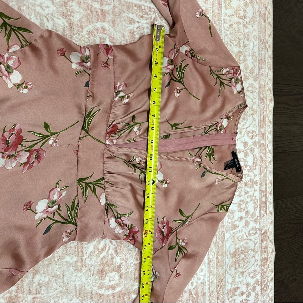 Silky Satin Floral Flowy Romper 🌸 - Picture 6 of 7